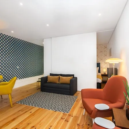 Low Cost Parking - Private Garden - Almada 392