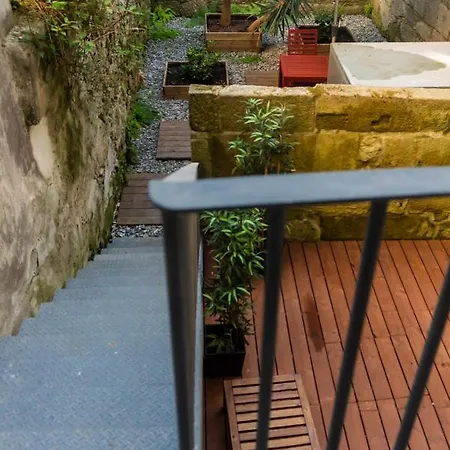 Apartment Low Cost Parking - Private Garden - Almada 392