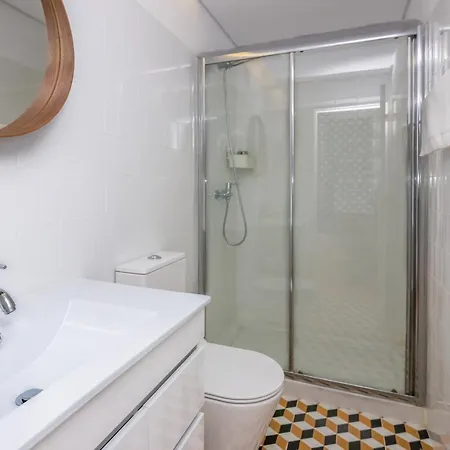 Apartment Low Cost Parking - Private Garden - Almada 392 *