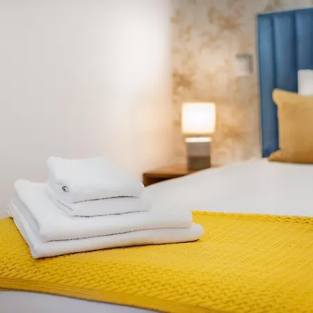 Low Cost Parking - Private Garden - Almada 392 * Porto
