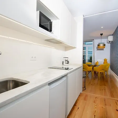Low Cost Parking - Private Garden - Almada 392