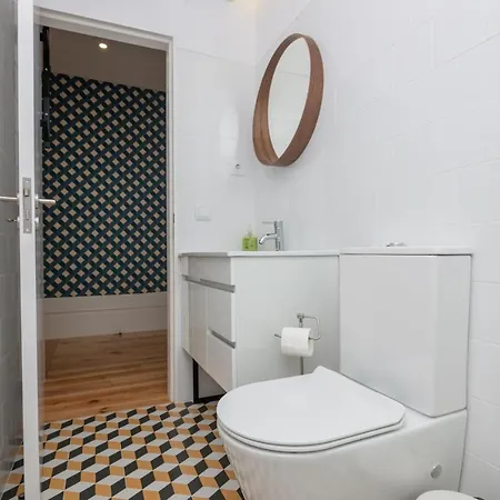 Apartment Low Cost Parking - Private Garden - Almada 392 *